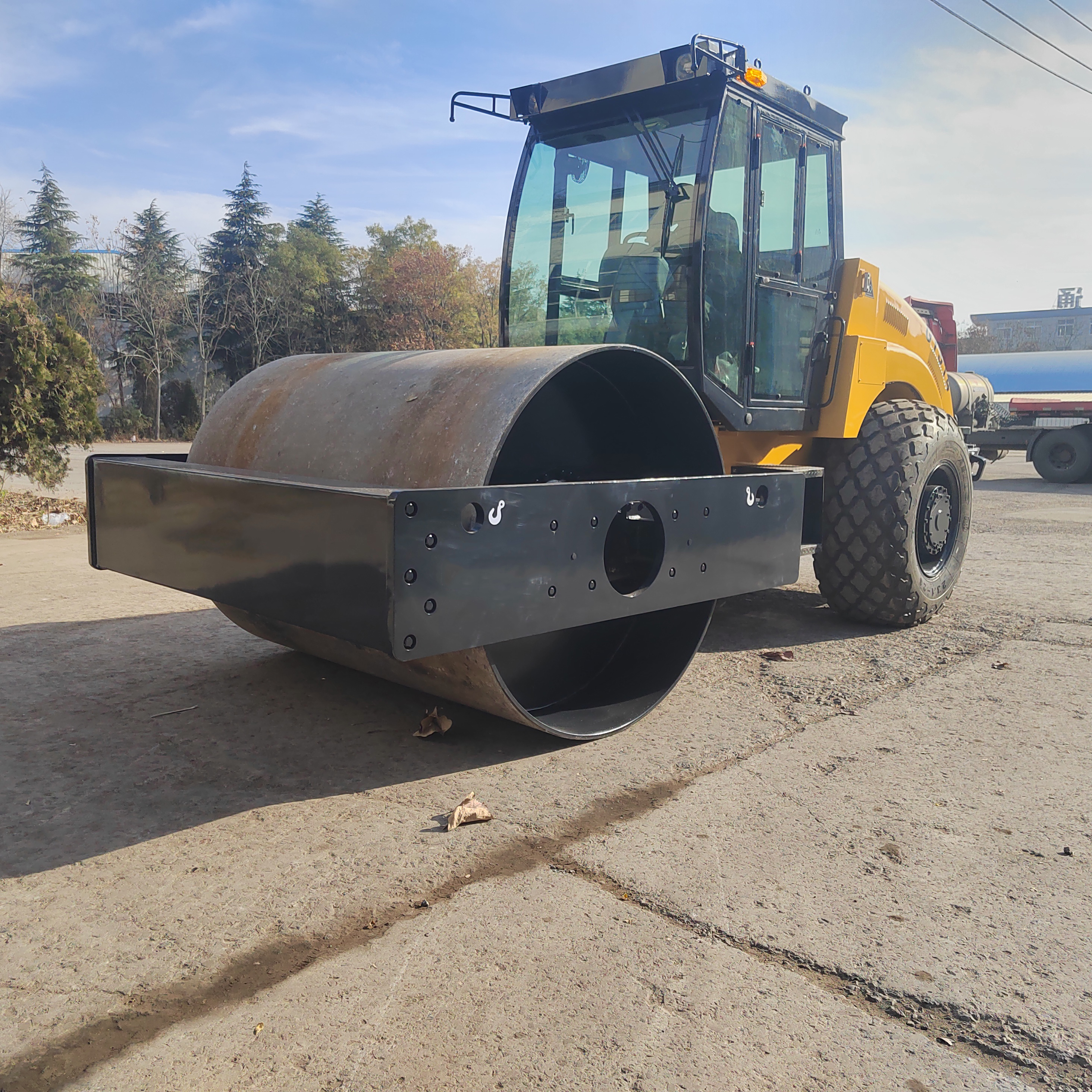 Among heavy-duty single drum rollers, this high-performance 14-ton roller is your ideal choice!