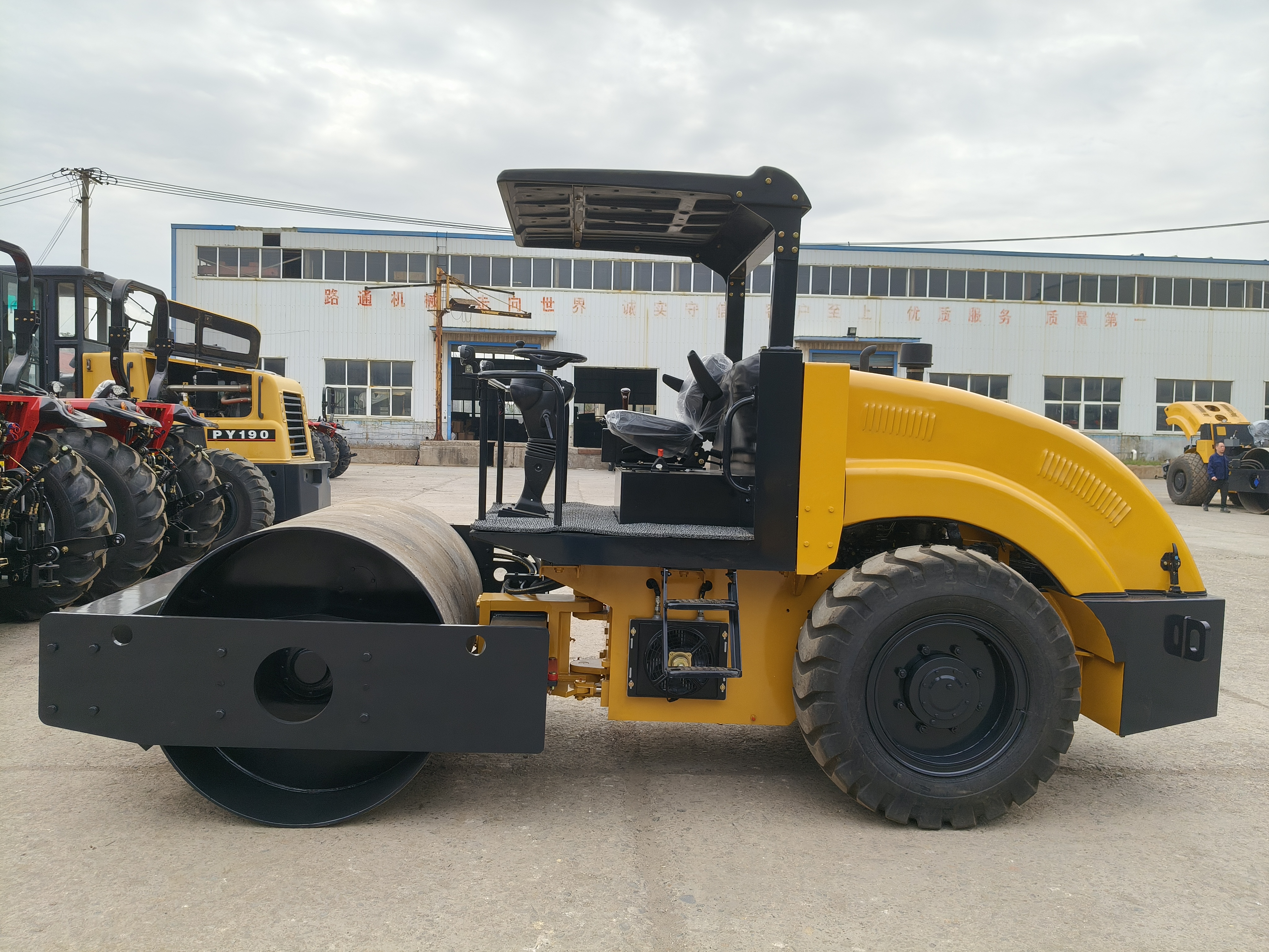 Durable Small Tonnage Road Roller with Low Fuel Consumption