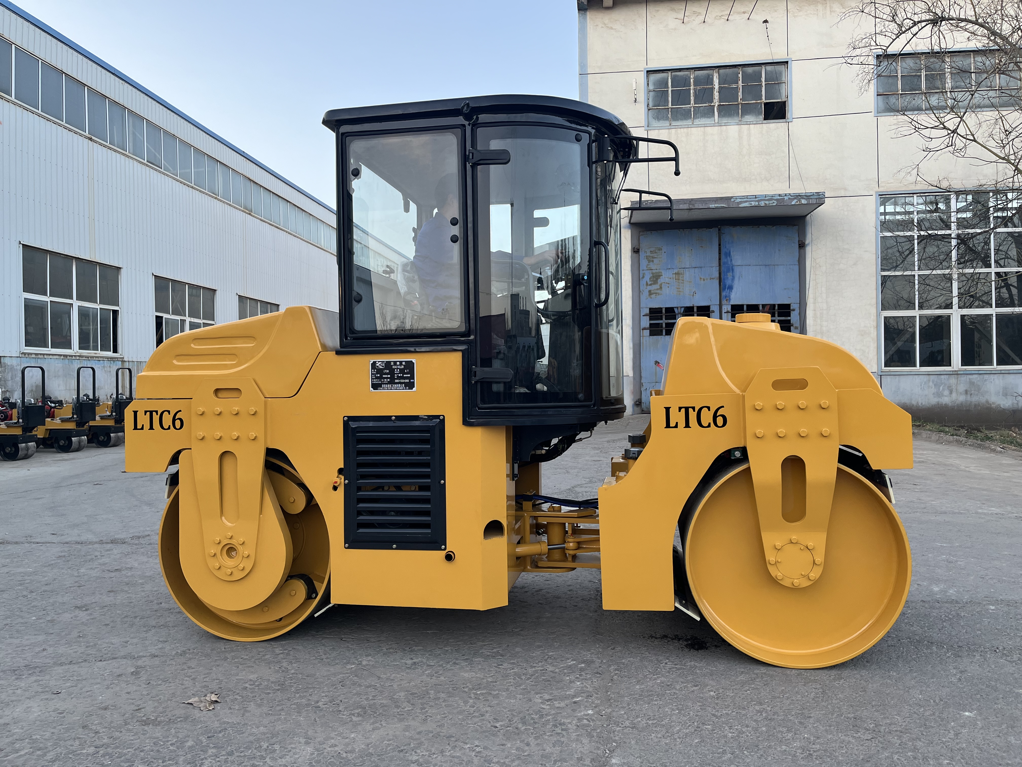 Community oil surface, pipeline trench, 6-ton double steel wheel roller, one machine for multiple uses!