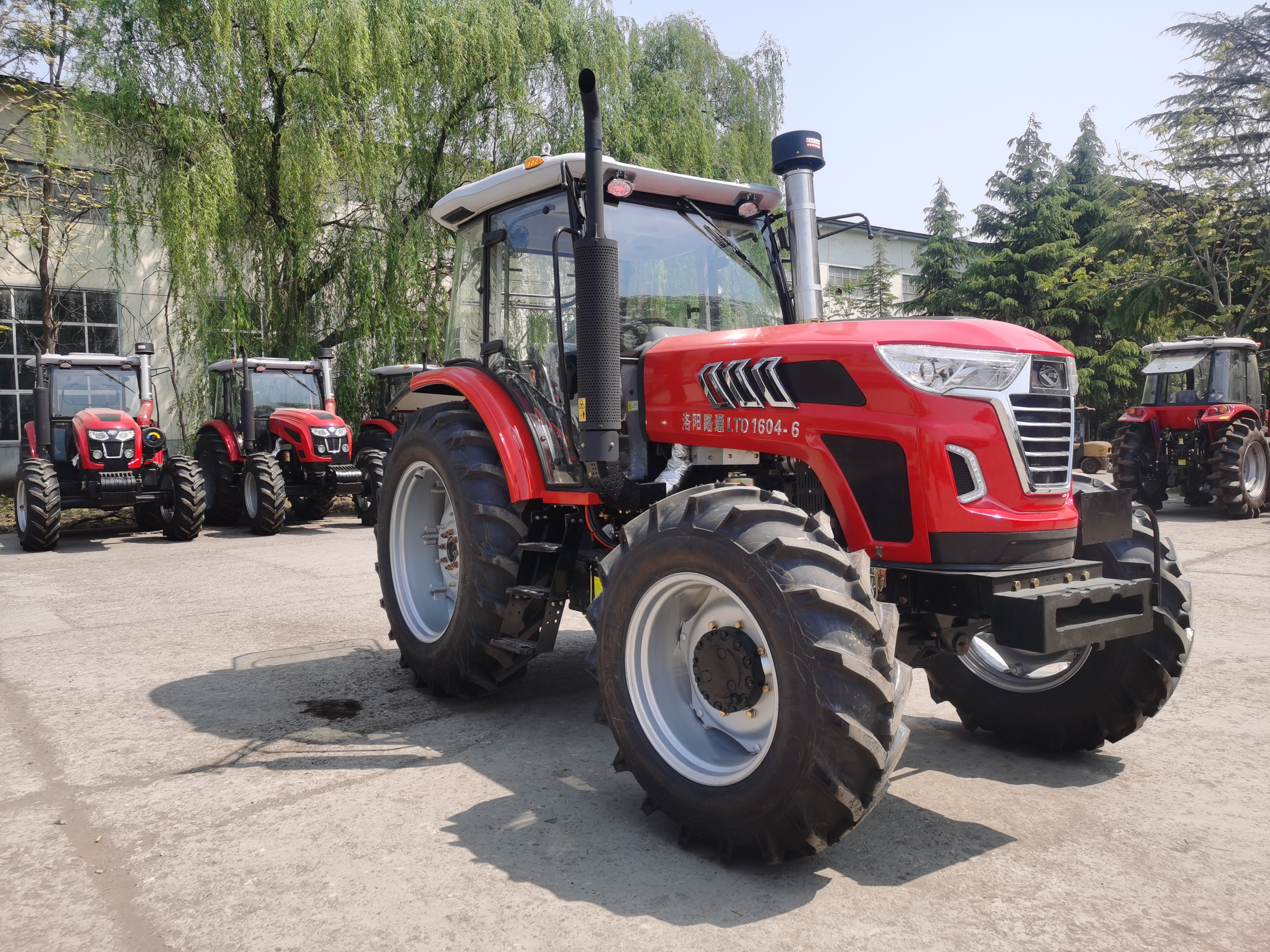 Four-Wheel Drive Six-Cylinder Tractor – Meet the Lutong LTD1604-2 Farm Wheel Tractor!