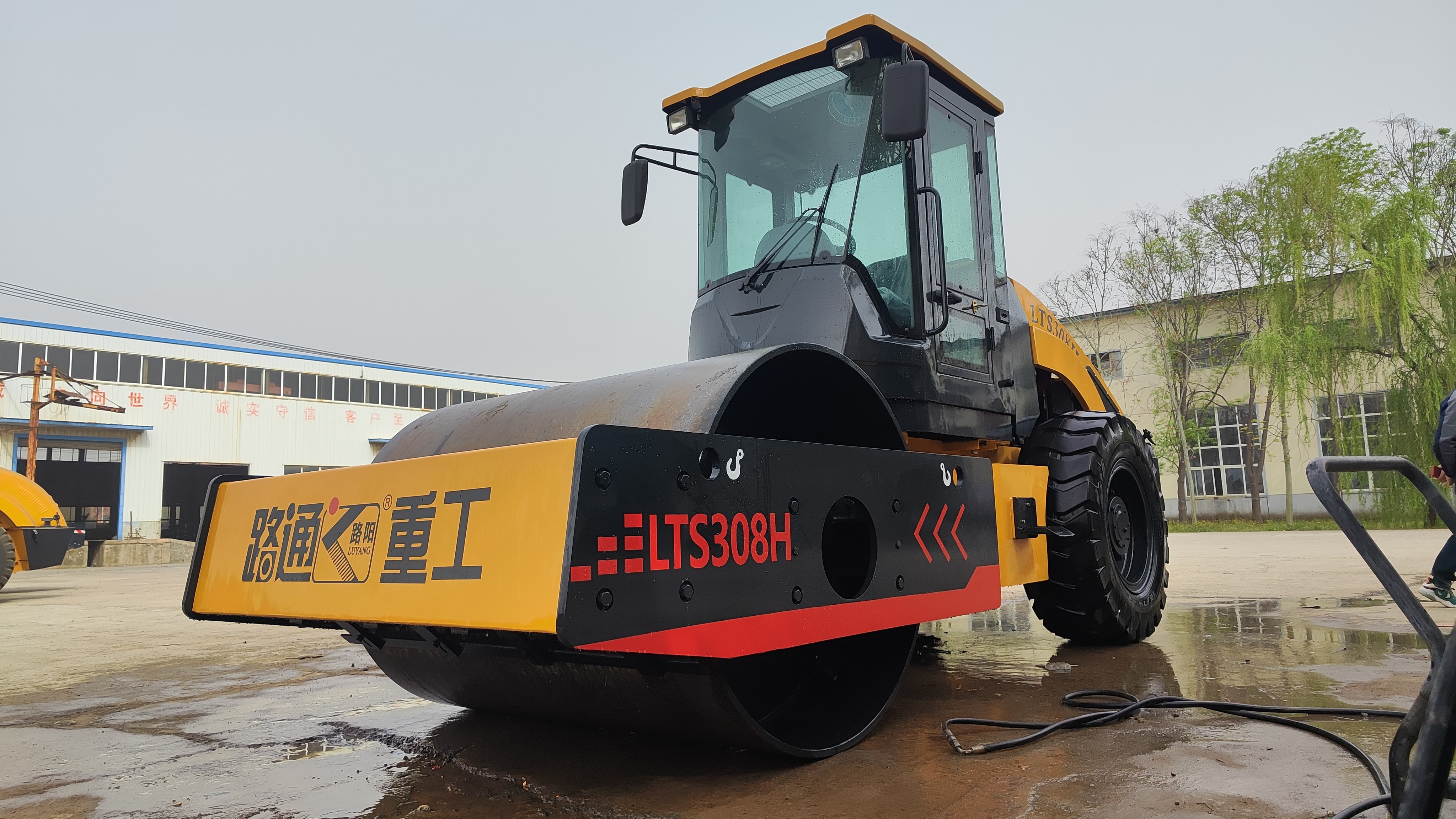Lutong 8-Ton Road Roller Inventory: Your Perfect Compact Compaction Solution