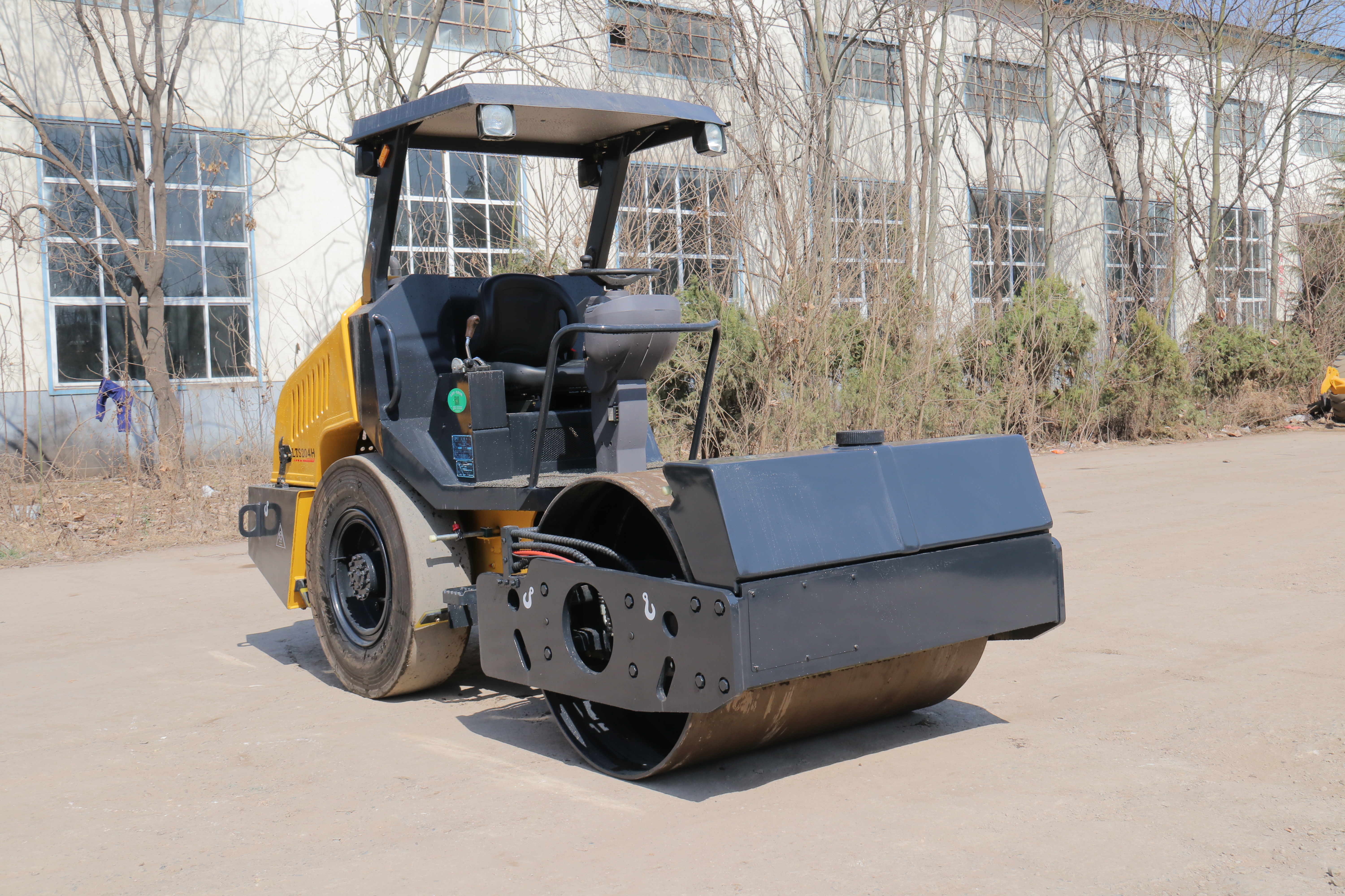Lutong 4 Ton Fully Hydraulic Single Drum Vibratory Road Roller for Asphalt &