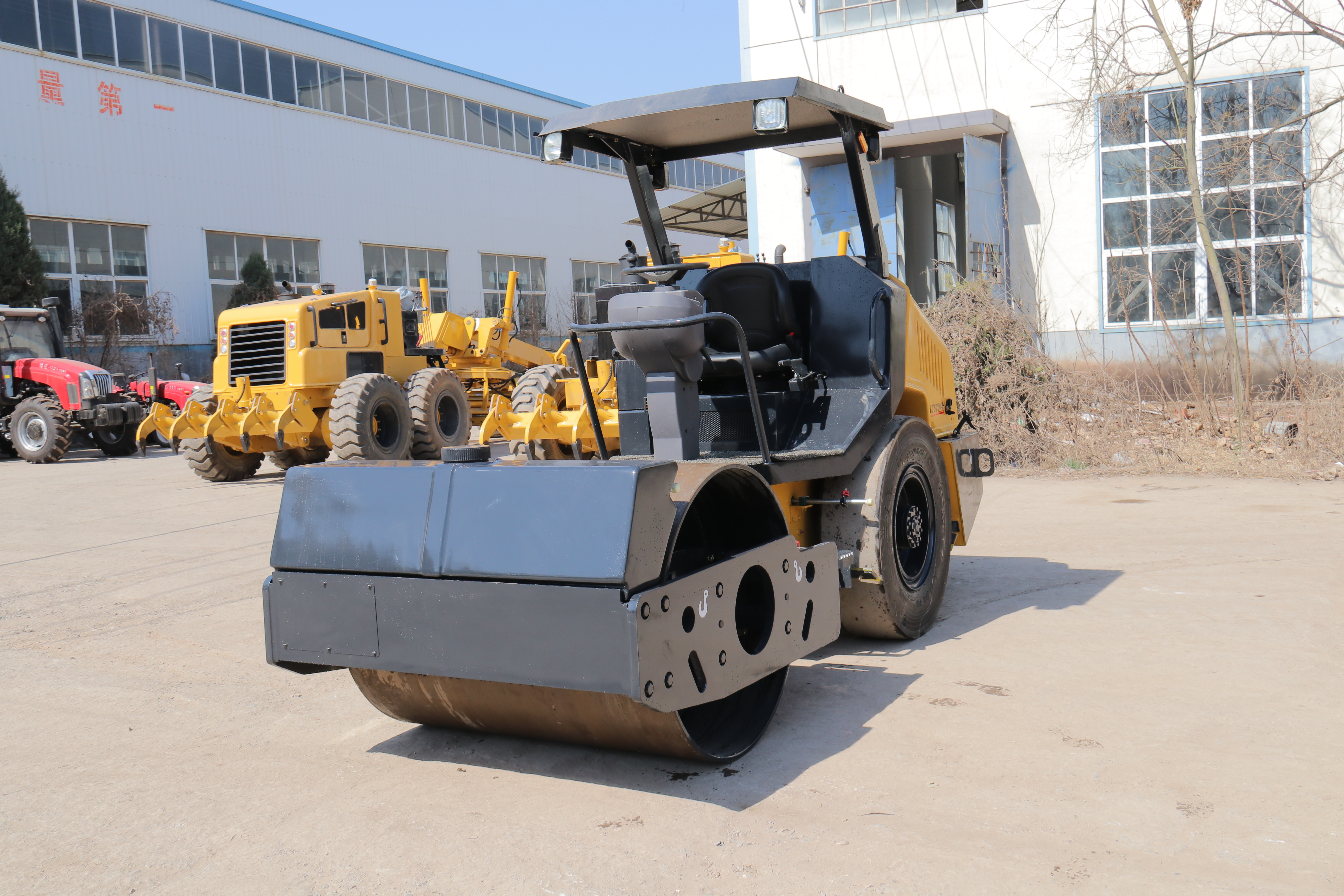 4 Ton Single Drum Vibratory Roller with Sida Euro III Engine for Road Construction
