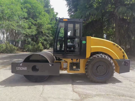 Powerful Compaction Performance & Smooth Operation: LUTONG LTS206H 6-Ton Hydraulic Single Drum Vibratory Roller
