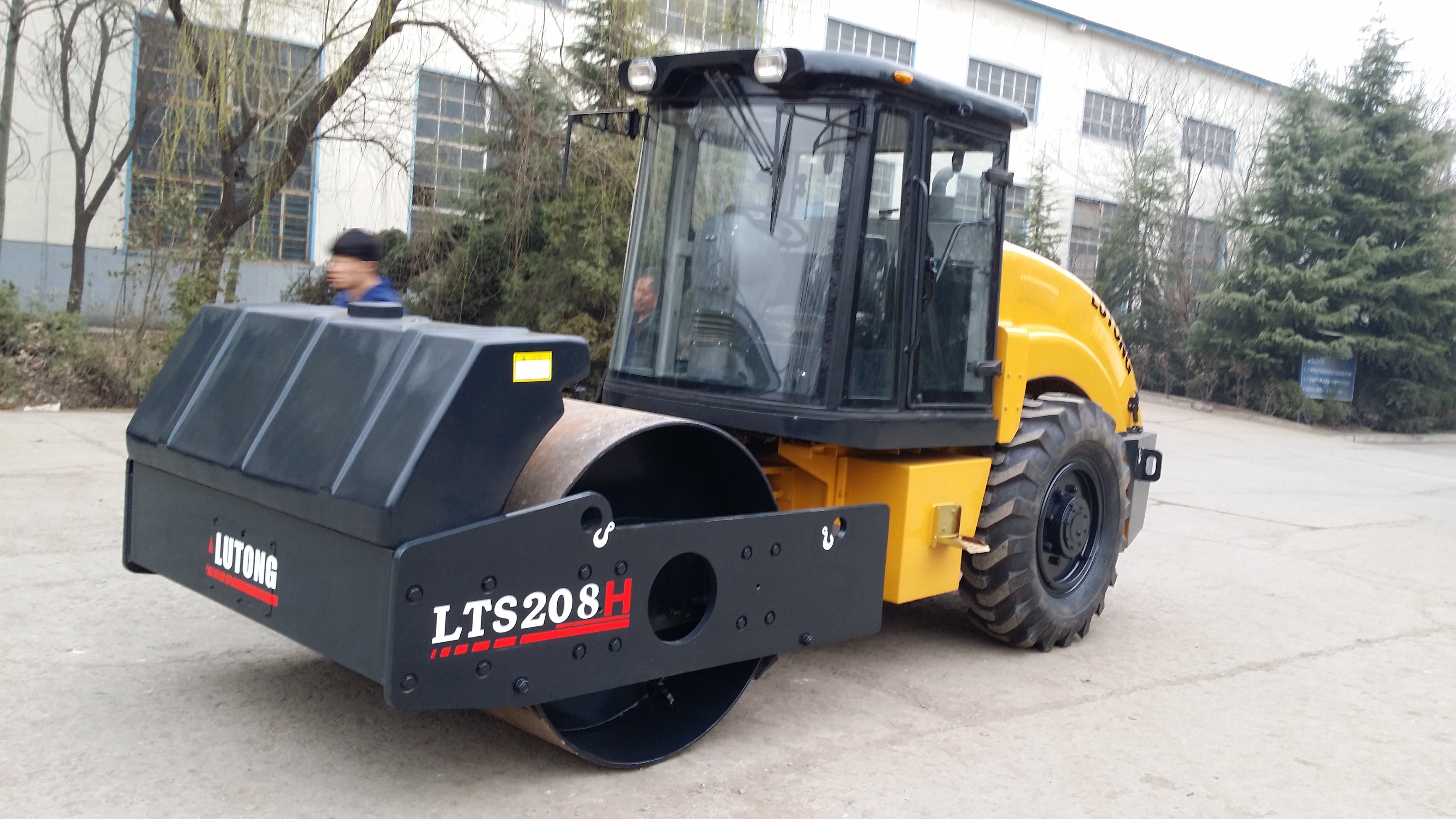 Lutong LTS208H 8 Ton Tire Drive Single Drum Vibratory Roller  | High-Efficiency Road Compactor